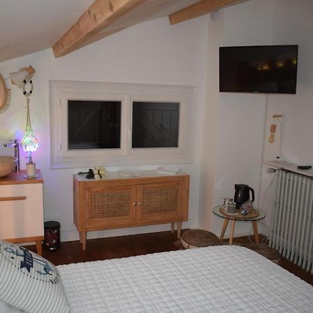 Domaine La Tuilerie Bed & Breakfast Guitres Bagian luar foto