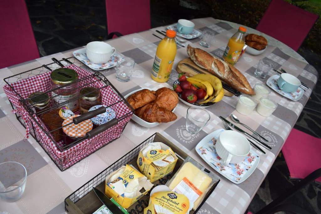 Domaine La Tuilerie Bed & Breakfast Guitres Bagian luar foto