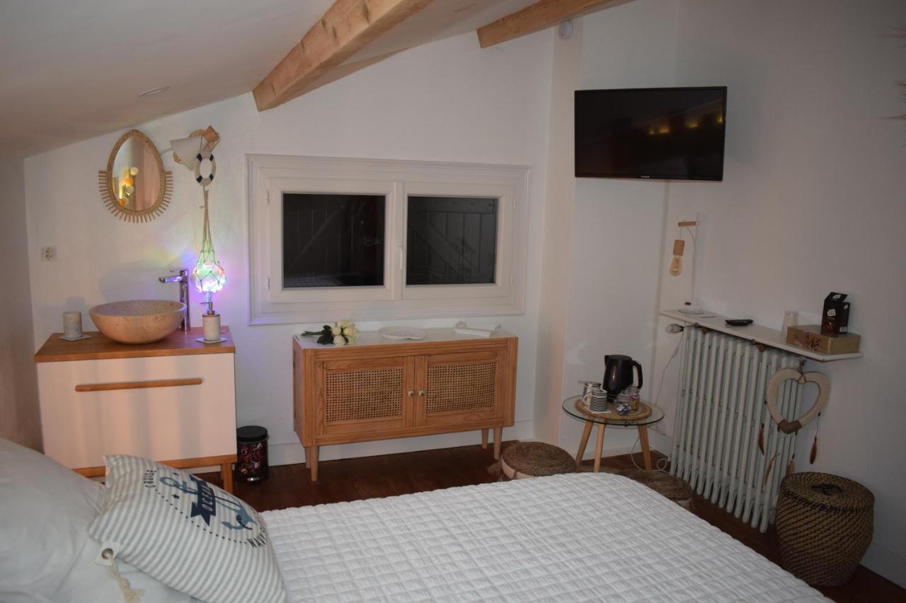 Domaine La Tuilerie Bed & Breakfast Guitres Bagian luar foto