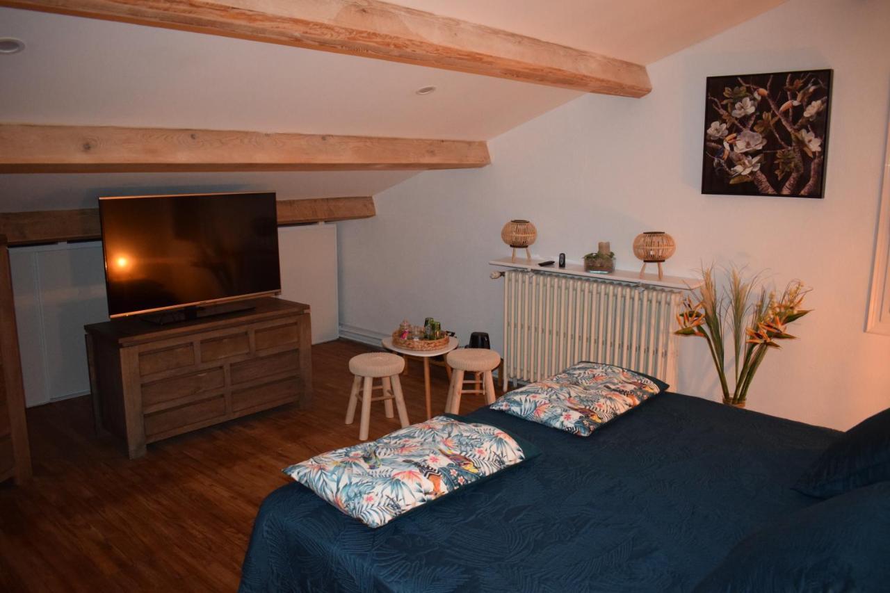 Domaine La Tuilerie Bed & Breakfast Guitres Bagian luar foto